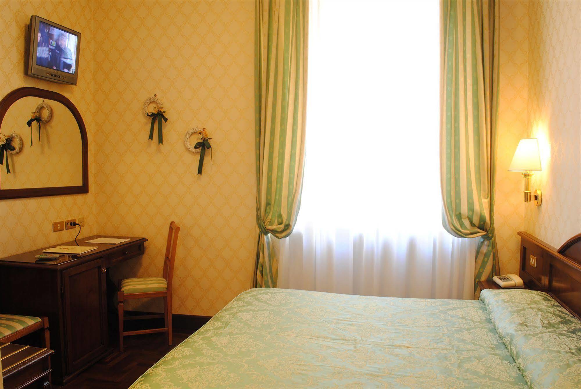 Hotel Boccaccio Florenz Exterior foto