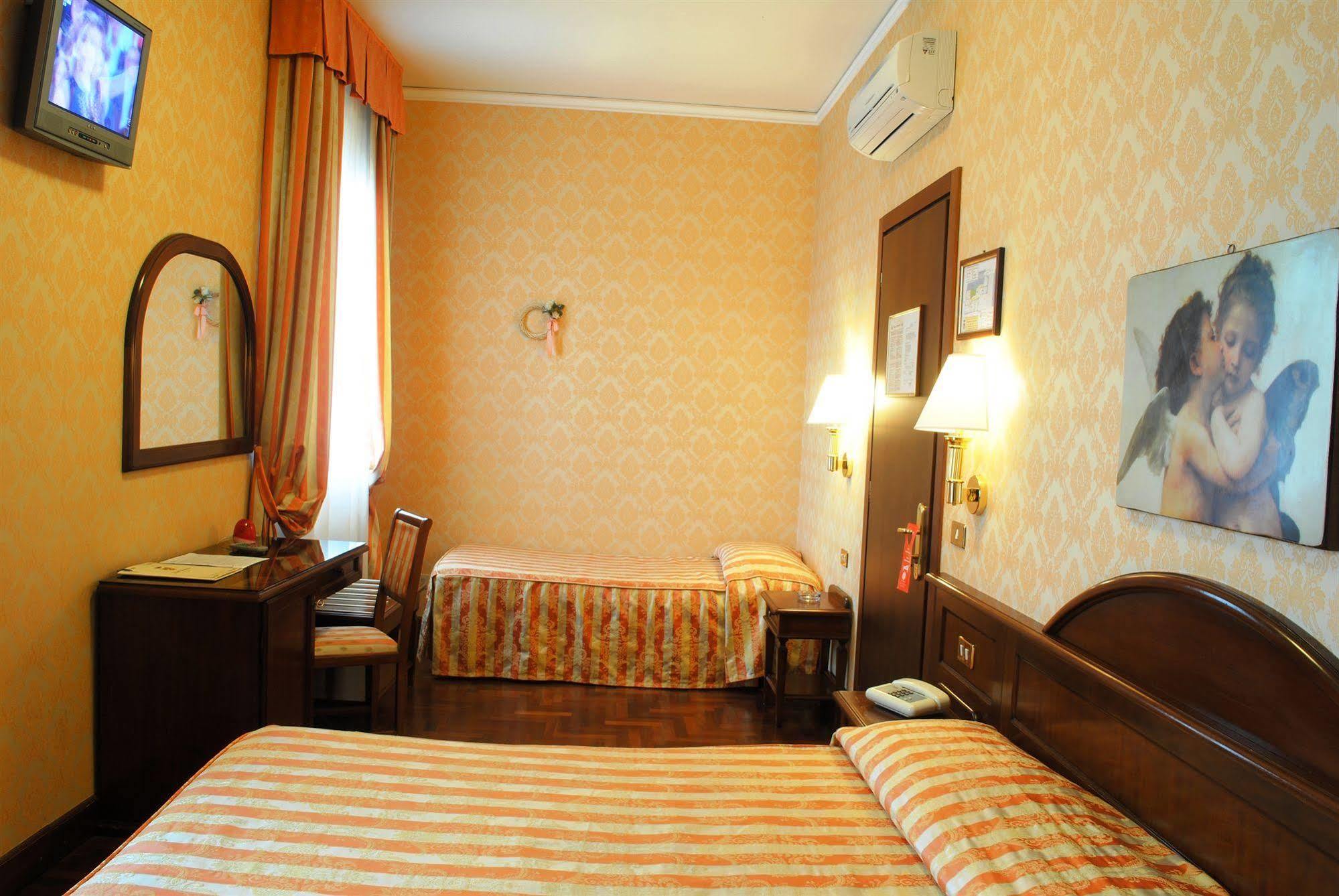 Hotel Boccaccio Florenz Exterior foto
