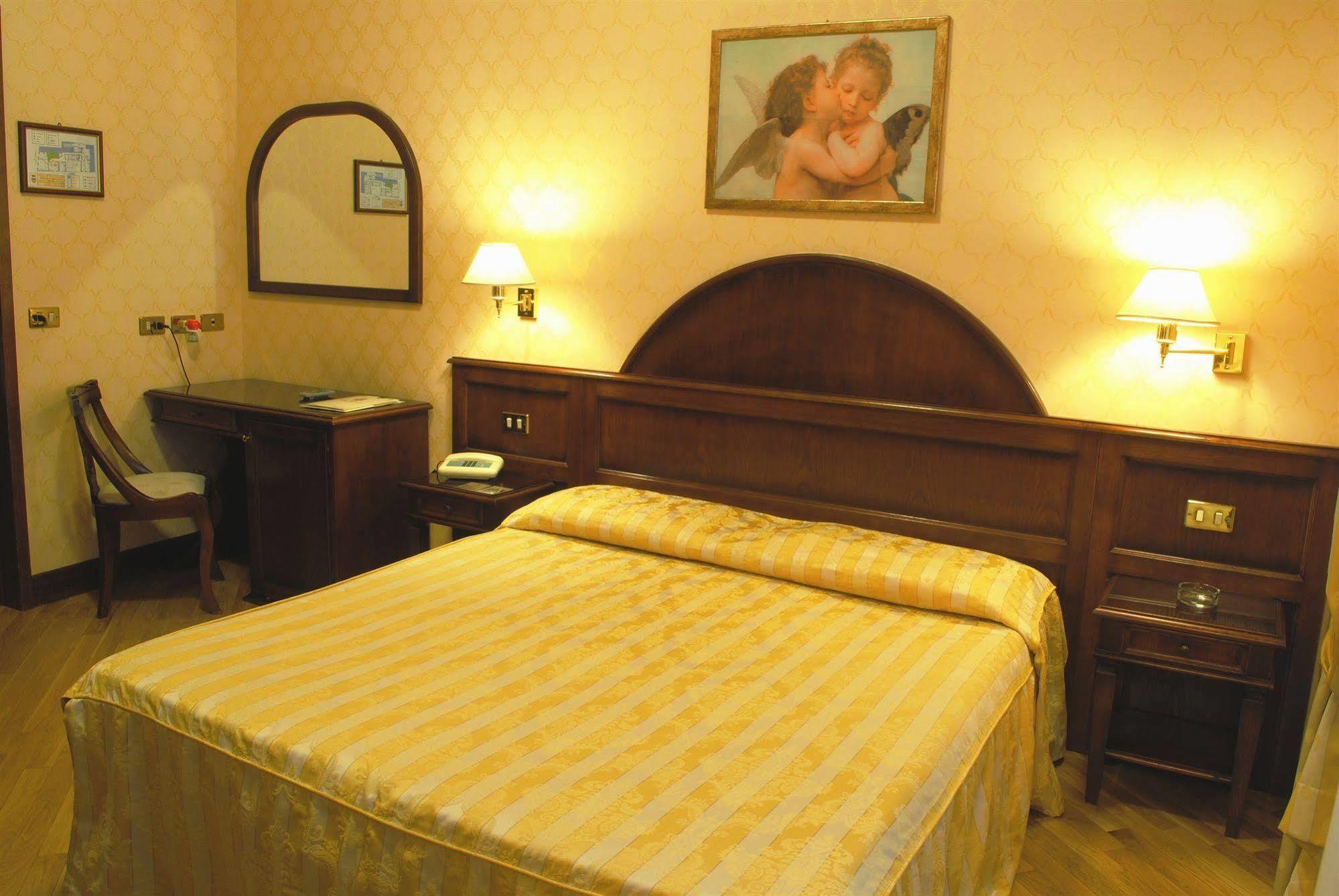 Hotel Boccaccio Florenz Exterior foto